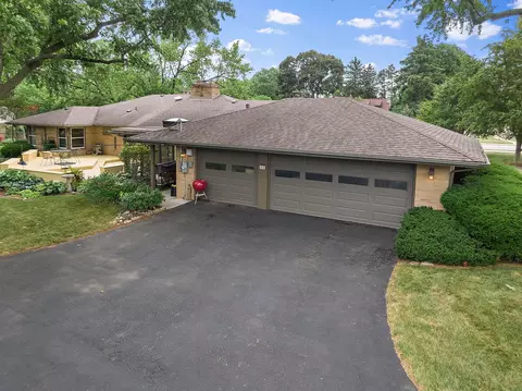 Exterior - 306 Wing Park Blvd, Elgin, IL 60123 photo 14 of 17