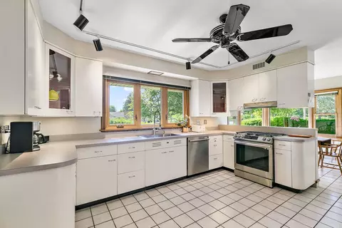 Kitchen - 306 Wing Park Blvd, Elgin, IL 60123 photo 4 of 8