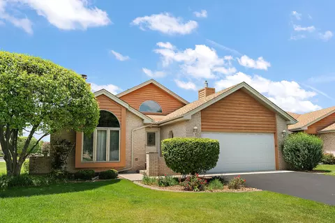 18414 Pine Lake Dr, Tinley Park, IL 60477