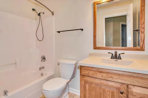 Bath - 961 Teasel Ln, Aurora, IL 60504 photo 3 of 3