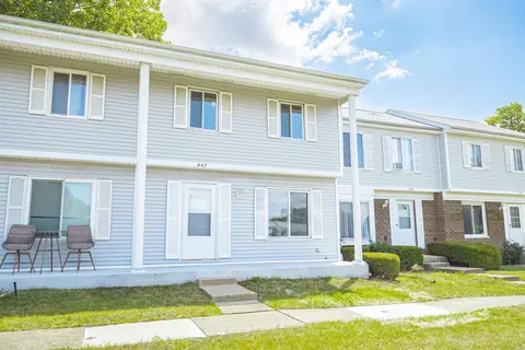 447 Yorkshire Sq, Bolingbrook, IL 60440