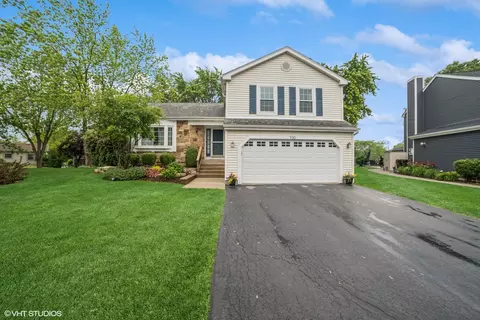 930 Bristol Trail Rd, Lake Zurich, IL 60047
