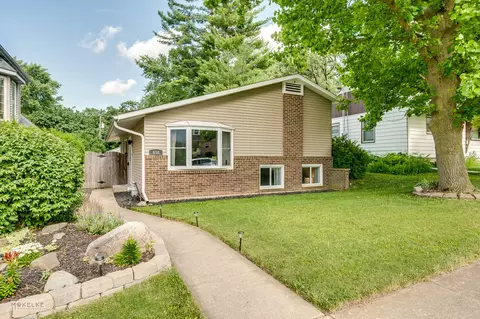 638 Glidden Ave, Dekalb, IL 60115