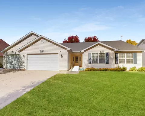 325 W Burlington Dr, Maple Park, IL 60151