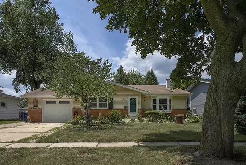 257 Fairview Dr, Saint Charles, IL 60174
