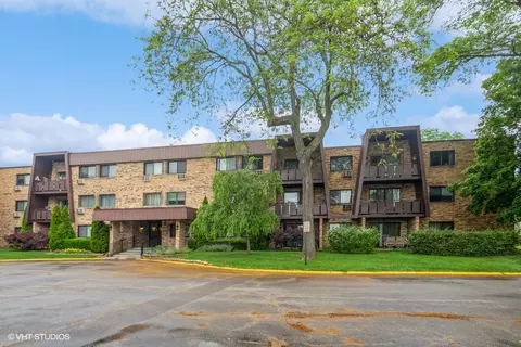 1205 E Hintz Rd #206, Arlington Heights, IL 60004