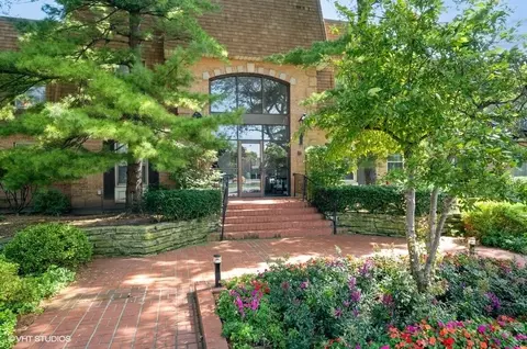 1220 Park Ave W #110, Highland Park, IL 60035