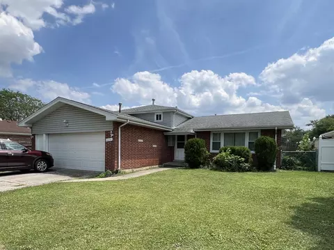 6631 W 89th Pl, Oak Lawn, IL 60453