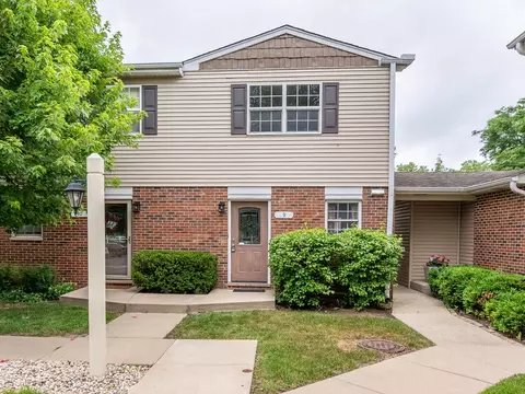 525 W Washington Ave #9, Lake Bluff, IL 60044