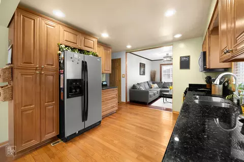 Kitchen - 7314 W 113th Pl, Worth, IL 60482 photo 1 of 2