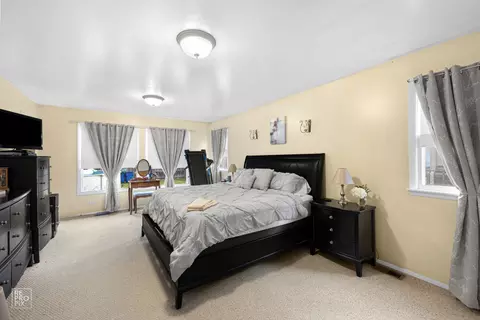 Bedroom - 7314 W 113th Pl, Worth, IL 60482 photo 1 of 5