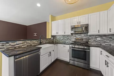235 Garden Dr, Elgin, IL 60124 photo 4