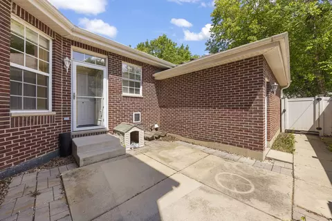 235 Garden Dr, Elgin, IL 60124 photo 20