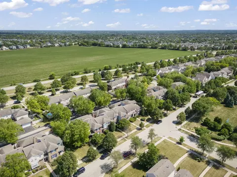 235 Garden Dr, Elgin, IL 60124 photo 22