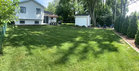 Exterior - 1615 Meadow Ln, Mchenry, IL 60050 photo 4 of 8