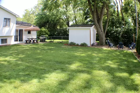 Exterior - 1615 Meadow Ln, Mchenry, IL 60050 photo 6 of 8