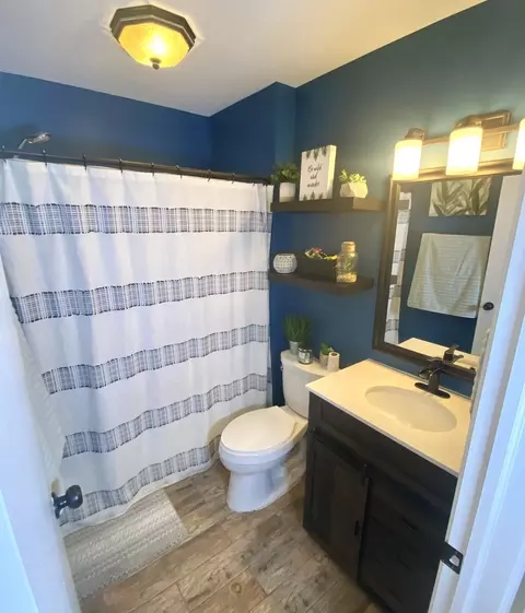 Bath - 1615 Meadow Ln, Mchenry, IL 60050 photo 5 of 5