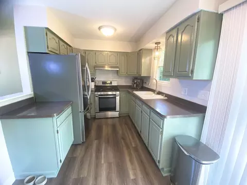 Kitchen - 1615 Meadow Ln, Mchenry, IL 60050 photo 2 of 2