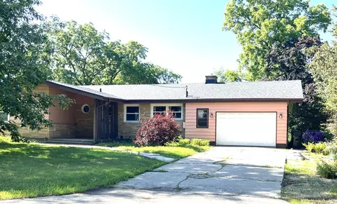 151 South Ave, Hampshire, IL 60140