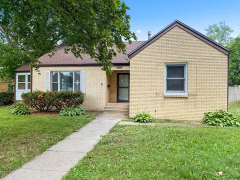 2906 Hillside Ct, Rockford, IL 61108