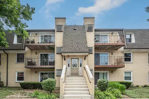 814 N River Rd #1D, Mount Prospect, IL 60056