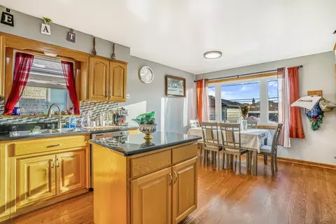 Kitchen - 7830 Linder Ave, Burbank, IL 60459 photo 2 of 3