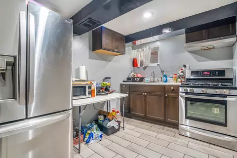 Kitchen - 7830 Linder Ave, Burbank, IL 60459 photo 3 of 3