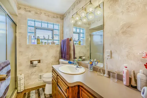 Bath - 7830 Linder Ave, Burbank, IL 60459 photo 1 of 2