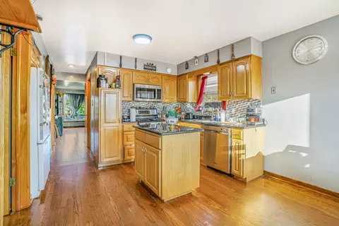 Kitchen - 7830 Linder Ave, Burbank, IL 60459 photo 1 of 3