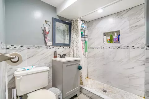 Bath - 7830 Linder Ave, Burbank, IL 60459 photo 2 of 2