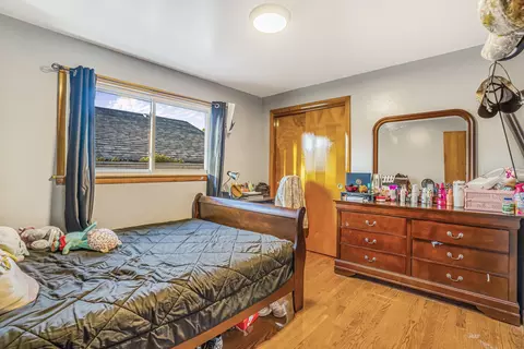 Bedroom - 7830 Linder Ave, Burbank, IL 60459 photo 3 of 4