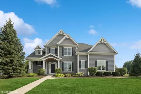 814 Sunflower Dr, Geneva, IL 60134