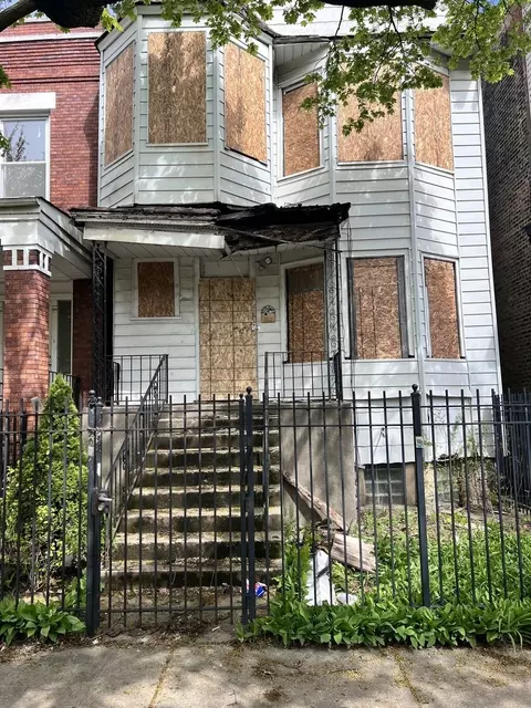 8035 S Houston Ave, Chicago, IL 60617