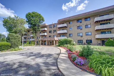 290 N Westgate Rd #300, Mount Prospect, IL 60056