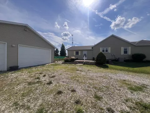 1151 2400th St, Hartsburg, IL 62643