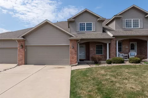 5 Laurel Wood Dr #2, Bloomington, IL 61704