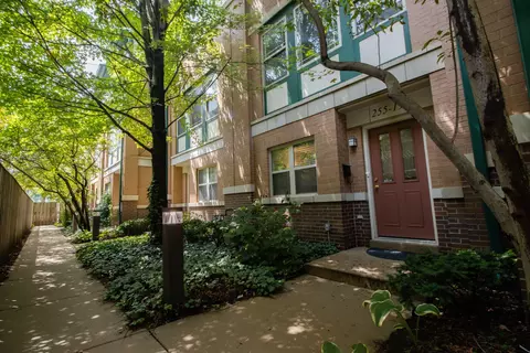255 South Blvd #19, Oak Park, IL 60302