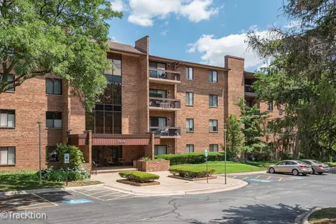 7515 Nantucket Dr #202, Darien, IL 60561