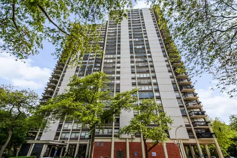1360 N Sandburg Ter #703C, Chicago, IL 60610