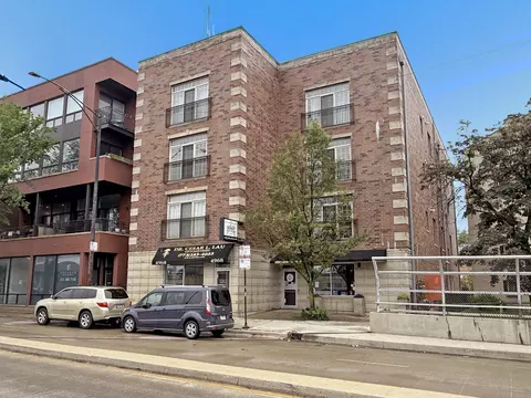 4968 N Milwaukee Ave #2W, Chicago, IL 60630
