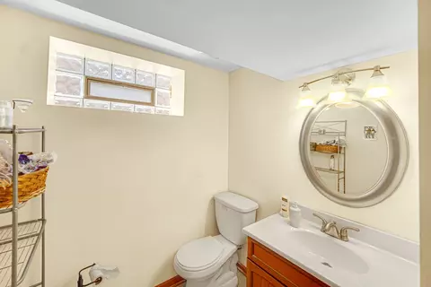 Bath - 15511 Drexel Ave, Dolton, IL 60419 photo 1 of 2