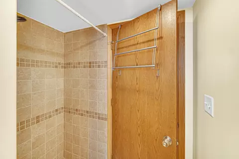 Bath - 15511 Drexel Ave, Dolton, IL 60419 photo 2 of 2