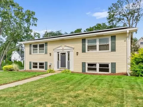303 S President St, Wheaton, IL 60187