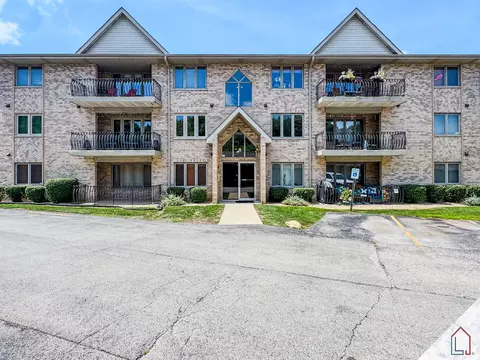 5140 Shadow Creek Dr #1, Oak Forest, IL 60452