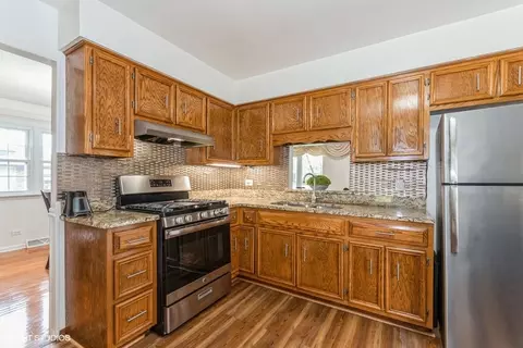 Kitchen - 19109 Grant St, Lansing, IL 60438 photo 2 of 2