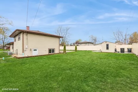 Exterior - 19109 Grant St, Lansing, IL 60438 photo 6 of 7
