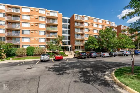 2201 S Stewart Ave #4J, Lombard, IL 60148