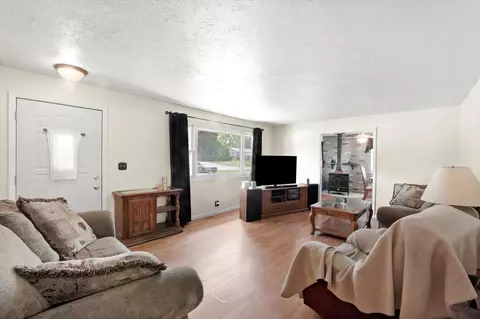 Living - 2425 Lockner Blvd, Joliet, IL 60431 photo 1 of 2