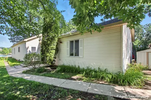 1803 N Woodlawn Park Ave, Mchenry, IL 60051