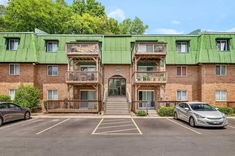 2003 Tall Oaks Dr #2B, Aurora, IL 60505